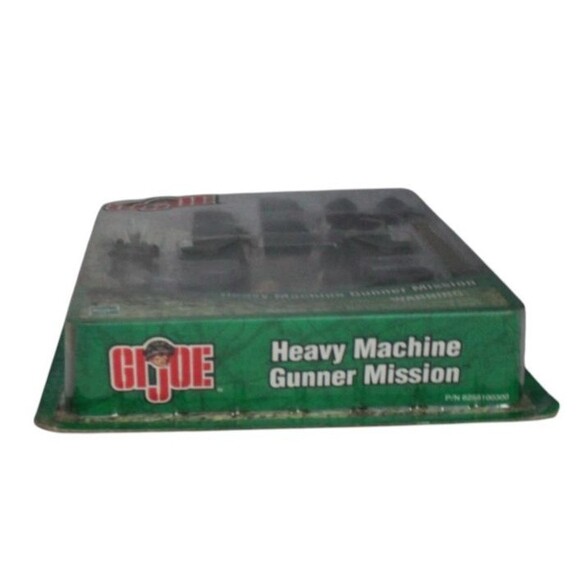 Vintage 2003 GI JOE 1/6 Heavy Machine Gunner Misson Accessory Set NIP - Picture 3 of 3